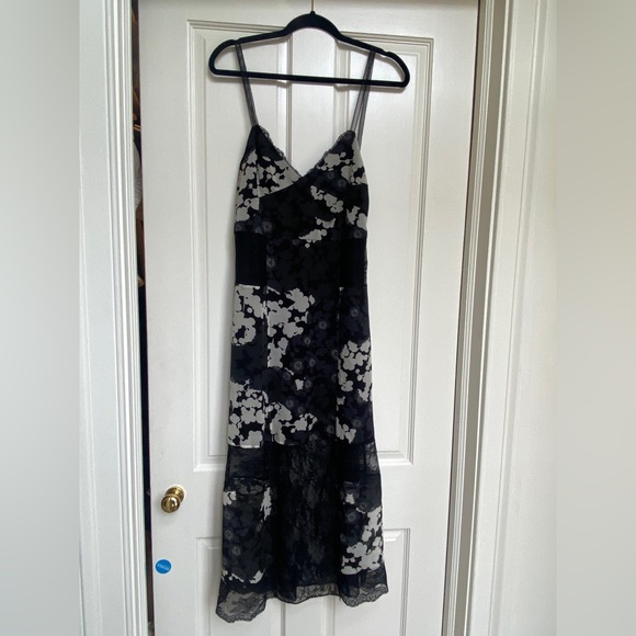 ALEXANDER MCQUEEN Lace-Paneled Floral-Print Silk Georgette Midi Dress - Picture 6 of 16